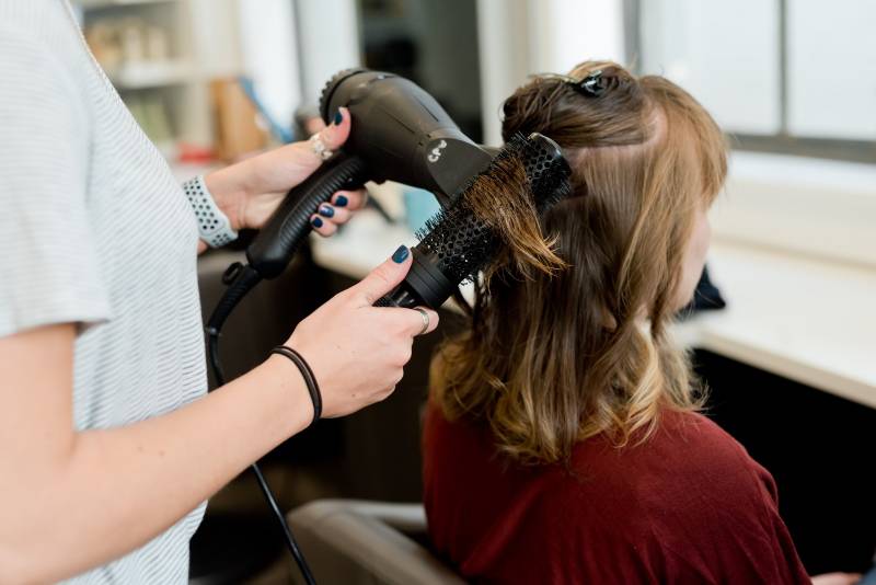 Por qué es importante utilizar un buen cepillo o peine para el pelo? - D\u0026K  Estilistas